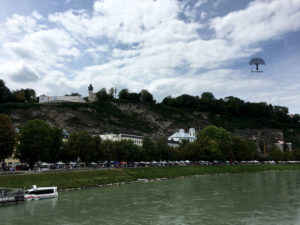 Salzachgalerien - Kunstbasar am Markartsteg an der Salzach in Salzburg