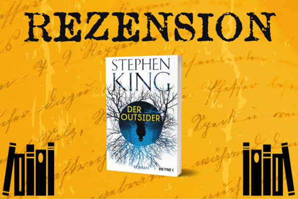 Cover von Der Outsider von Stephen King auf orangenem Hintergrund mit Bücherstapeln